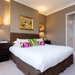 Veeve - Ellerby Parkside