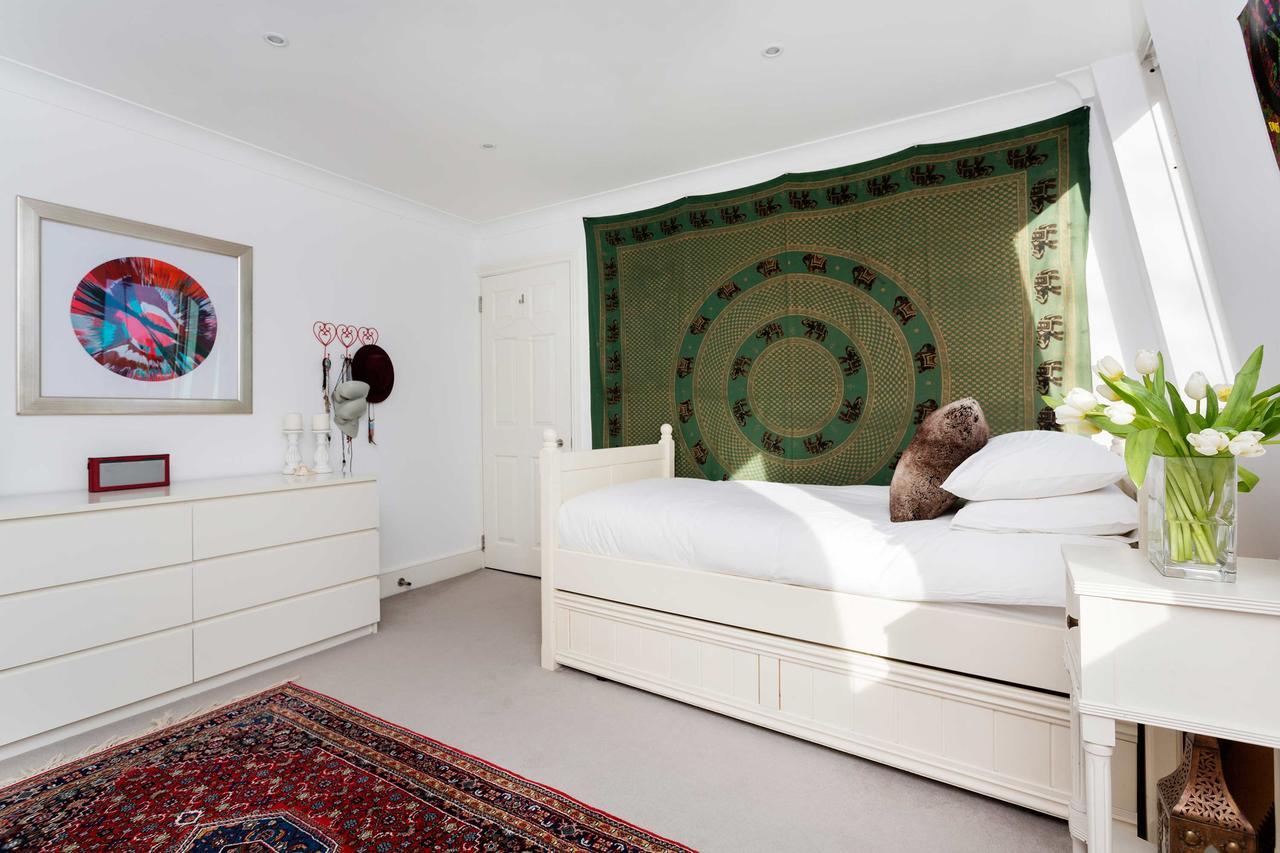 Veeve - Ellerby Parkside * London